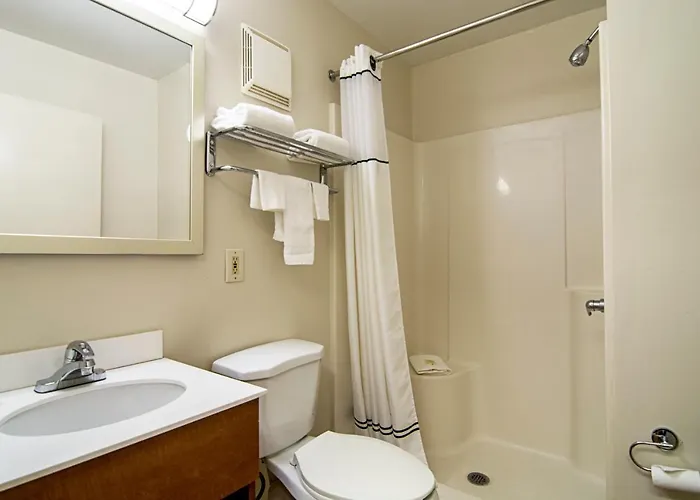 Hometowne Chicago - Hotel Waukegan